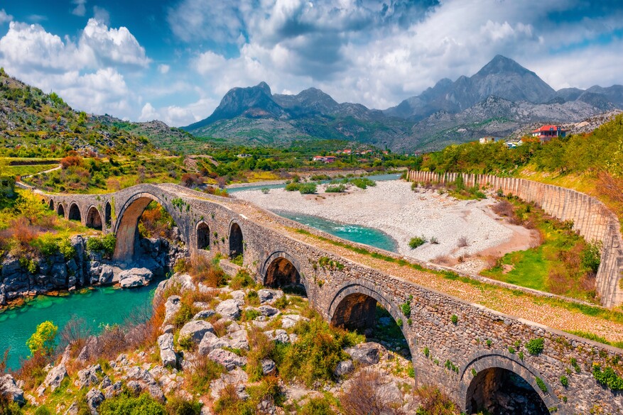 Old Mes Bridge, Skhoder